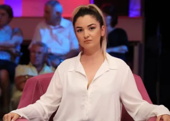 Habit Olsa Muhameti, publikon papritur Gjestin dhe Xhenetën në krevat bashkë