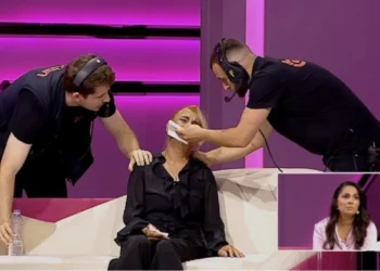 “Varfëria më detyroi!”/ Vajza i dëgjon zërin për herë të parë, nënës i bie të fikët gjatë rrëfimit