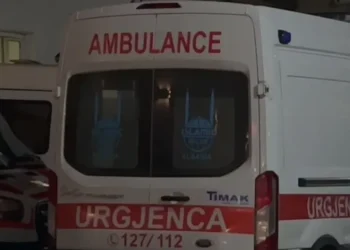 Konflikt i rëndë në familje! Gruaja godet me sendet të forta në kokë bashkëshortin, ai…