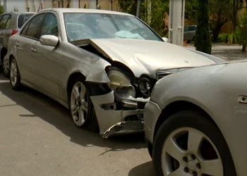 Të gjithë makinat e braktisura do të KONFISKOHEN/ Keni afat 30 ditë për t’i larguar, aksioni nis nga …