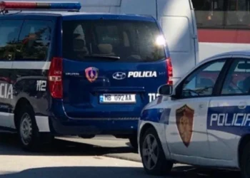 Ngjarja e RËNDË në Përmet! 16-vjeçarja u ab*zua nga njerku polic dhe kolegu i tij, Prokuroria NJOFTIM ZYRTAR: I dashuri e nxiti të…