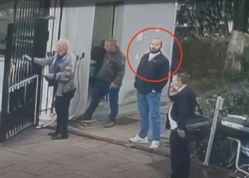 “Ti nuk je vr*sës. Dy fjalë për Elvis Shkëmbin” — Shkruar nga…