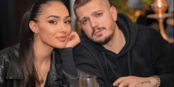 Pas lajmeve për ndarje nga Elgiti, Klea bën këtë postim