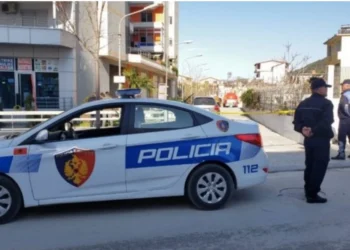 “Më mirë të vd*sja se ta shihja ashtu”/ Plagosja pas sherrit në shkollë, nëna e një prej të miturve: Hyri për të ndarë shokët…
