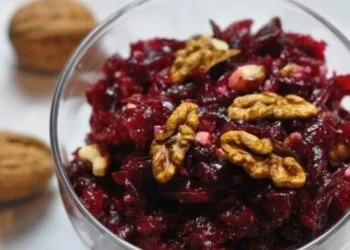 5 Sallatat më të Mira me Panxhar që do të Forcojnë Trurin, Zemrën dhe Enët e Gjakut