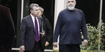 Mbledhja urgjente 90 minutshe! Zbulohen POROSITË që u dha Rama deputetëve të PS: Pavarësisht situatës nga Kushtetuesja…