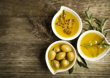 Një lugë me vaj ulliri në mëngjes ju ndryshon jetën për 7 arsye