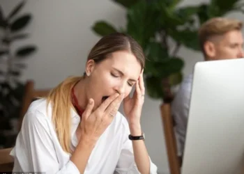 Mungesa e kesaj vitamine ju ben juve te ndiheni te pergjumur