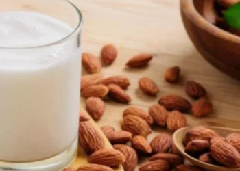 Nga qumështi te vezët, ja cilat janë ushqimet më të mira për shëndetin e kockave