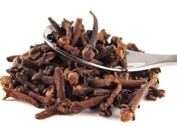 Nga kapsllëku tek mëlçia e dhjamosur: 4 arsyet pse duhet të përdorni karafil