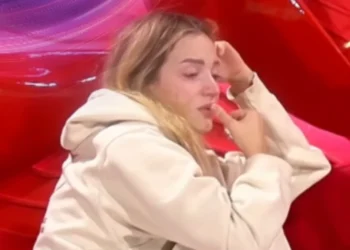 “Se dëgjove ça tha?”/ Selin shpërthen në lot te Dhoma e Rrëfimit: Kush e di si kam dalë jashtë…