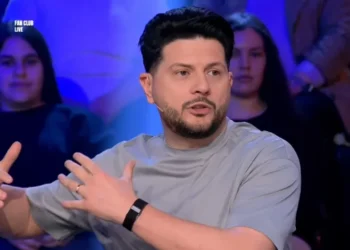 “U shite”/ Ermal Mamaqi tregon incidentin me Rogertin gjatë Prime në BBV: Më sulmoi, doja t’i kapja kokën dhe t’i thoja…