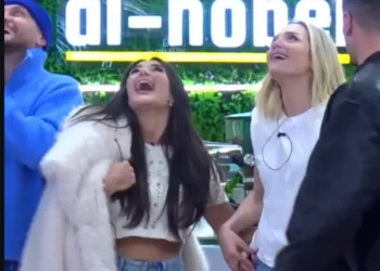 Çfarë mesazhi kishte në të? Surprizë nga ajri për Selin, Gretën dhe Gimbon, nga babai i Selin