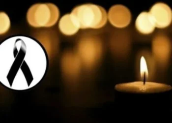 E trishtë, këngëtarja shqiptare humb babain