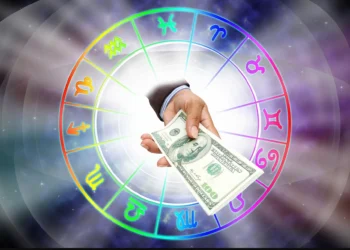 “Po vijnë para nga aty ku nuk e presin”/ Tre shenjat e horoskopit që do të lënë pas vështirësitë financiare dhe do te kene bollek…