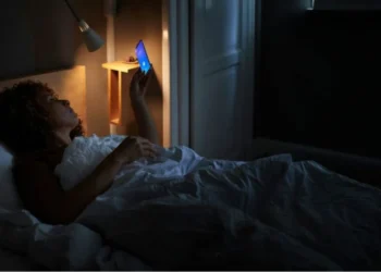 Zgjoheni gjithmonë në 3:00 të mëngjesit? Ekspertja e gjumit zbulon zakonet e këqija që mund të jenë fajtorë