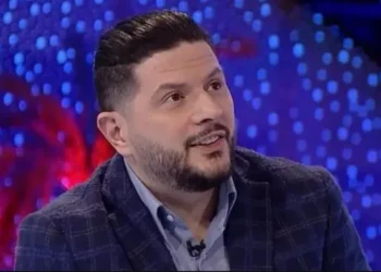 U konfirmua si opinionist i Ferma VIP, reagon Ermal Mamaqi”Ju premtoj, do kapem prej flokësh me Einxhelin”