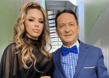 “Bastard, ordiner!”/ Shqipe Hysenaj “kryqëzon” Arjan Konomin: Ofendoi një grua në 8 Mars, turp edhe për…