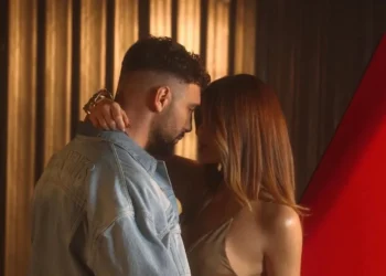 Xhensila u kap mat duke u puthur me Ledri Vulen/ Ky eshte reagimi i Bes Kallakut