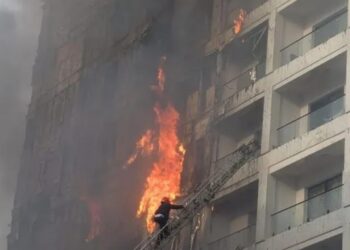 “Shtëpia ime u përfshi nga flakët”/ Banorja e Ferma VIP pjesë e ngjarjes së rëndë në Tiranë: Për një rrogë të qelbur…