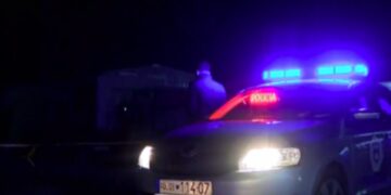 Aksident i RËNDË! Përplasen 3 makina, 11 persona të pl…