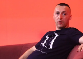 “Pse nuk martohesh?”/ G-Bani habit me përgjigjen e tij