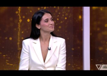 Moza flirt me Dj Bujakën? Bashkëshortja: Nëse e merr parasysh që ka tre fëmijë…! Sara e ka personale me Bujarin