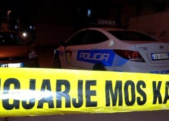LAJM I FUNDIT/ E rëndë në vend, 45-vjeçari i merr armën e shërbimit policit dhe e plagos