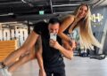 Brikena dhe Mateo nuk përmbahen me video nga fitnesi, ky i fundit e mban mbi kurriz Brikin
