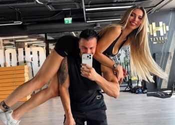 Brikena dhe Mateo nuk përmbahen me video nga fitnesi, ky i fundit e mban mbi kurriz Brikin