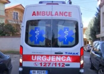 Ngjarje e rëndë në vend/ Makina përplas për vd*kje dy të mitur, një tjetër në gjendje të rëndë! Dyshohet se shoferi ishte i c…
