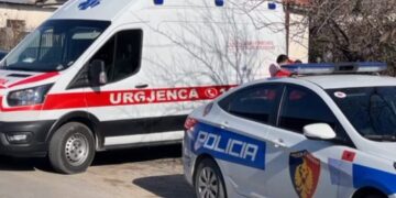 Ngjarje e rëndë në vend/ I riu vetëhidhet nga pallati dhe humb jetën, del fotoja