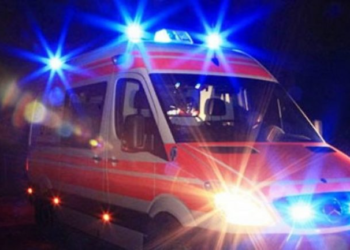 Aksident tragjik në vend/ Makina përplas motorin, humb jetën 36-vjeçari