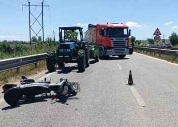 Aksident i rëndë në vend/ Motorri përplaset me mjetin bujqësor, pIagoset çifti i bashkëshortëve