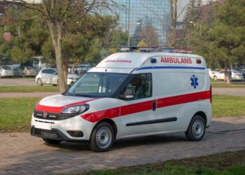 Aksident i trefishtë / PërpIasen tre automjete, pIagosen 5 persona