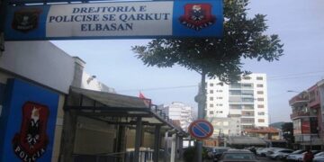 E rëndë në vend! Burri lyen gruan me benzinë dhe më pas i vë fIakën, e gjora…