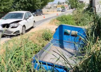 Aksident tronditës! PërpIasen dy makina, të dy drejtuesit e mjetëve…