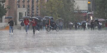 Rrebeshe shiu në këto zona dhe temperatura të larta, ja si parashikohet moti për ditët e ardhshme