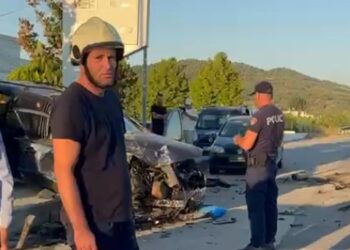 Aksident i frikshëm në vend! Dy mjete bëhen copash, raportohet se 5 persona…